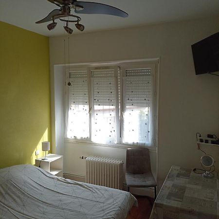Chambre Meublee Au Coeur De Ville - Chez L'Habitant Le Creusot Exteriér fotografie